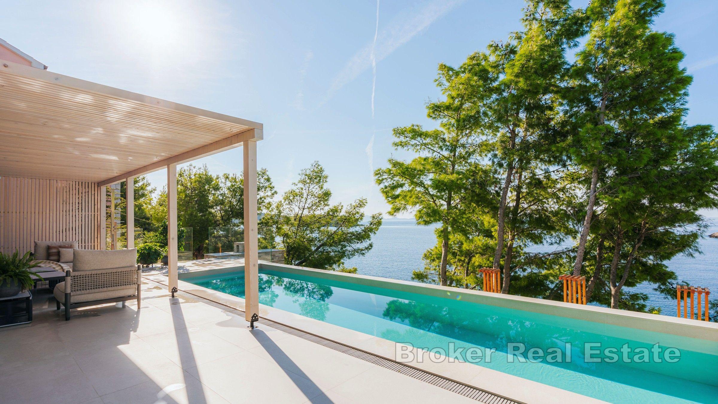 Unik eiendom i første rad til sjøen