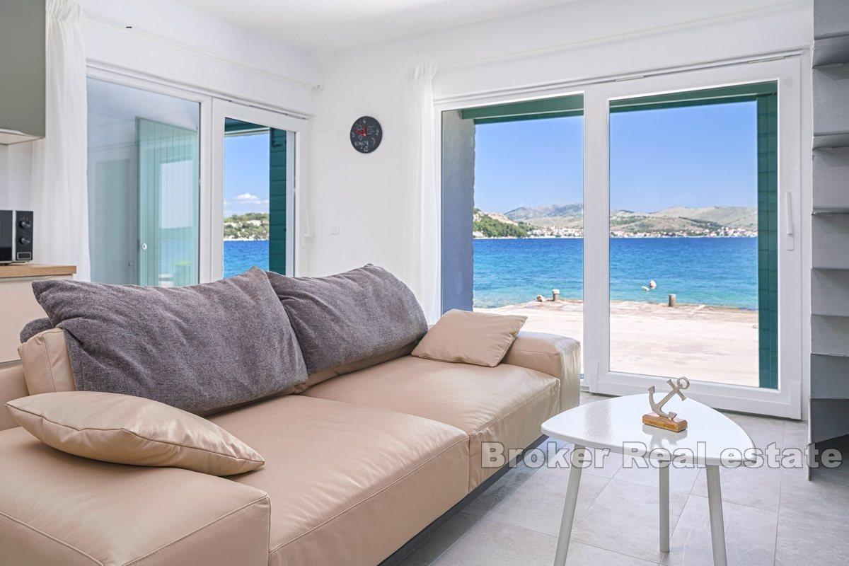 Nowo wybudowany dom na małej wyspie