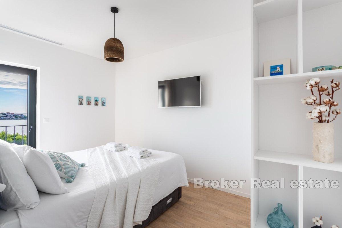 Willa w spokojnej okolicy z widokiem na morze