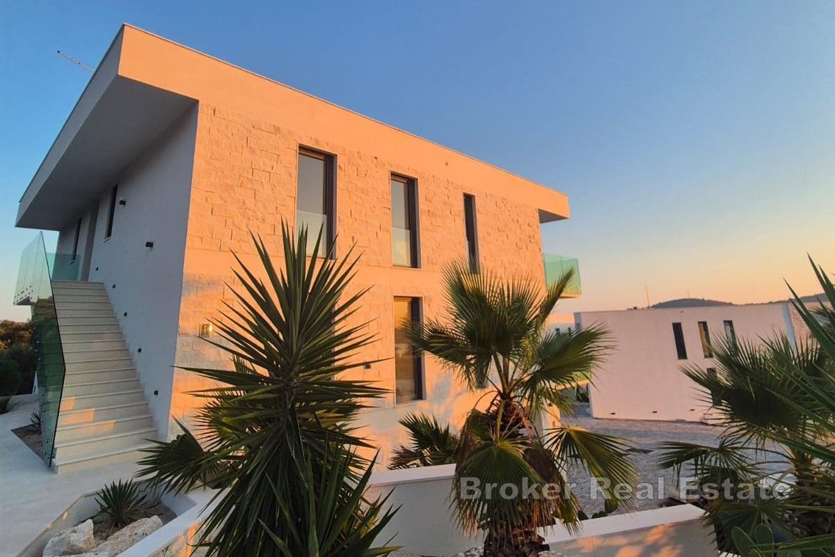 Appartamenti con piscina e vista mare