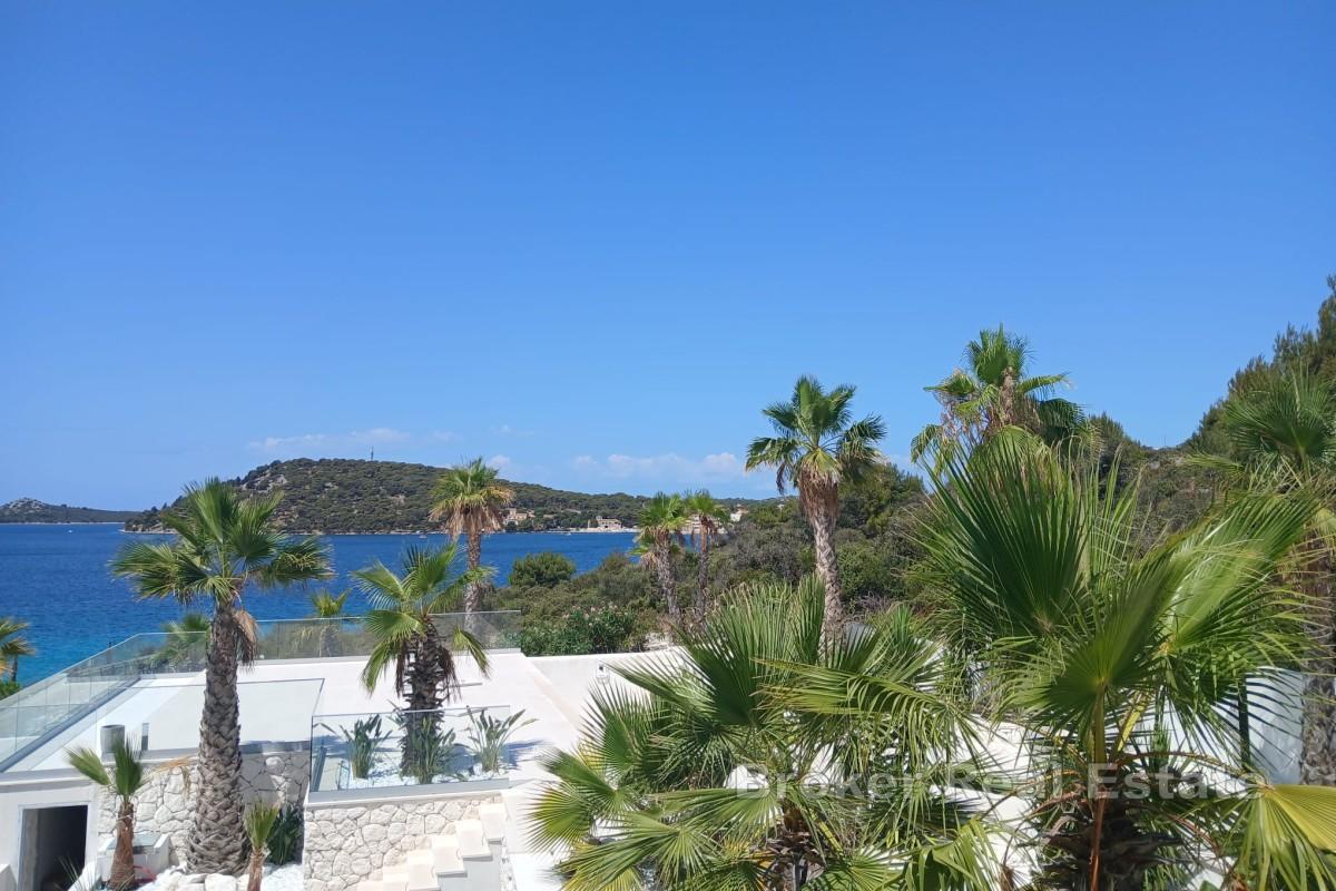 Appartamenti con piscina e vista mare