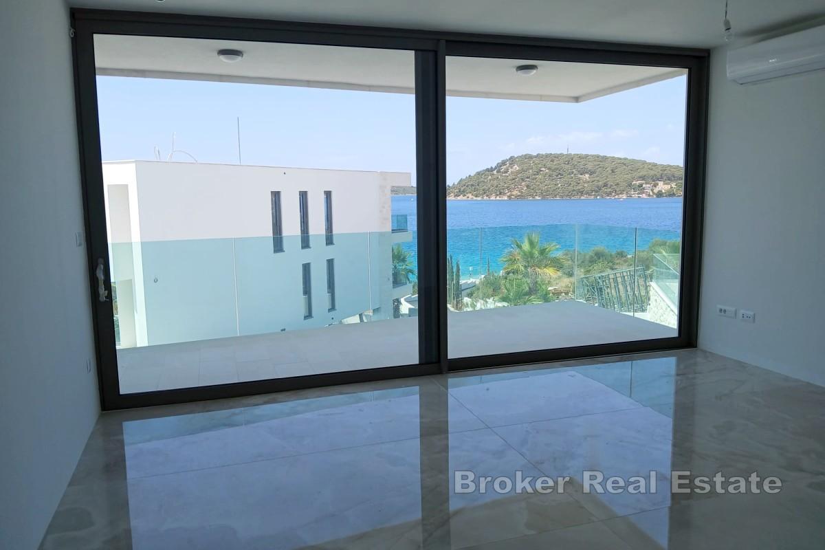 Appartamenti con piscina e vista mare