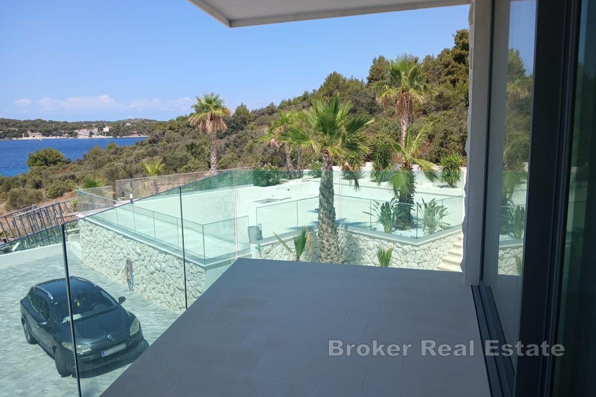 Appartamenti con piscina e vista mare