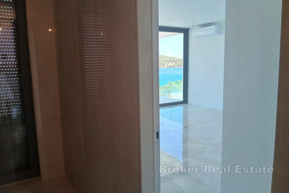 Appartamenti con piscina e vista mare