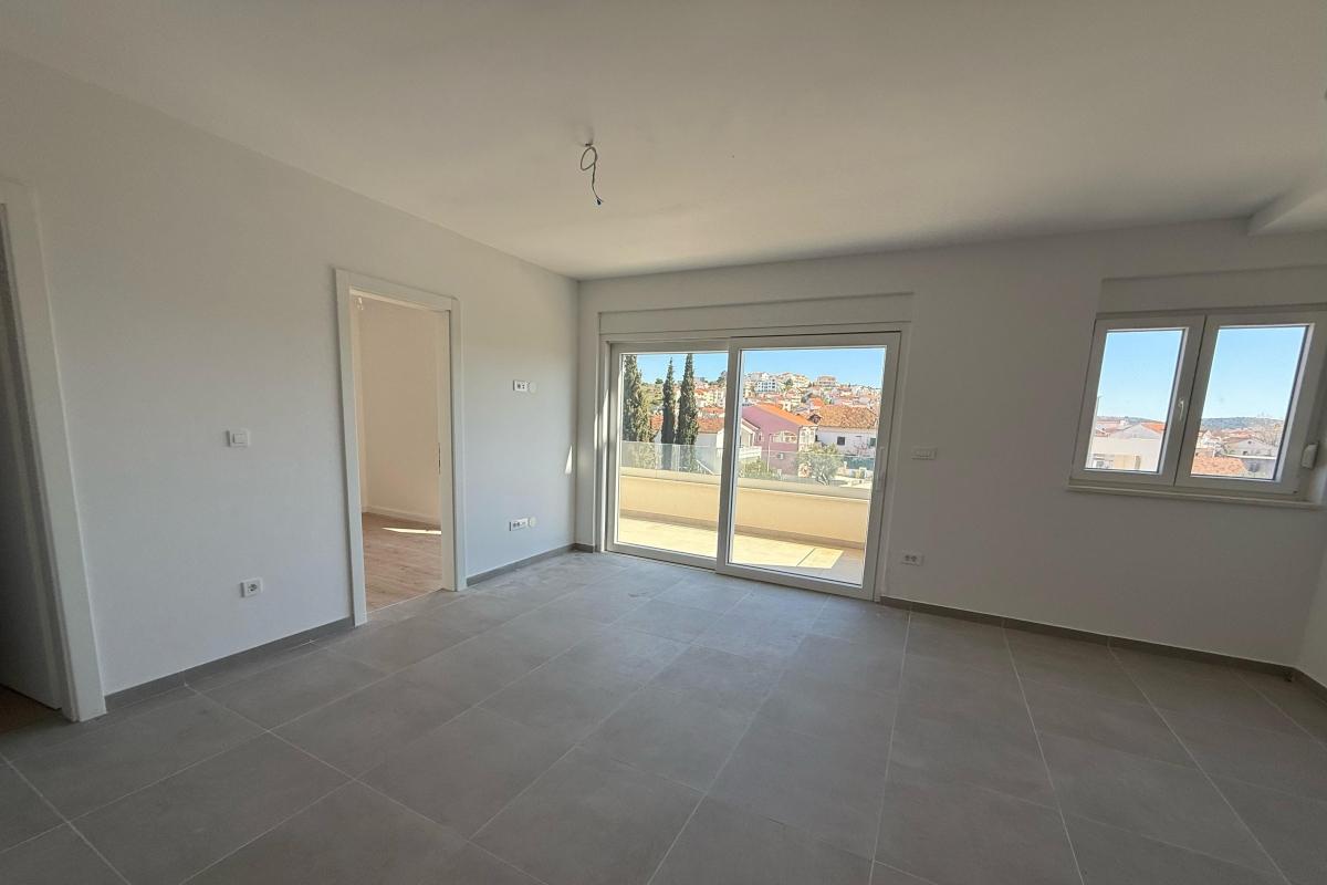 Nowo wybudowany apartament z parkingiem w pobliżu centrum miasta