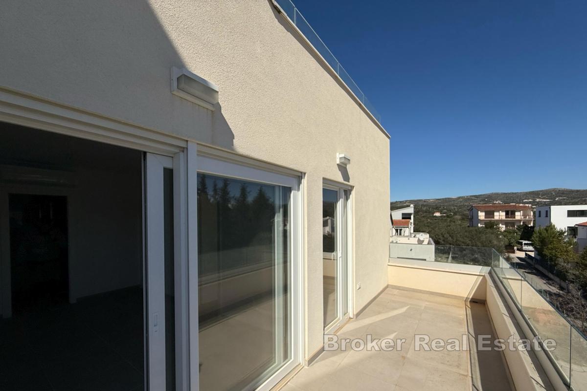 Nowo wybudowany apartament z parkingiem w pobliżu centrum miasta