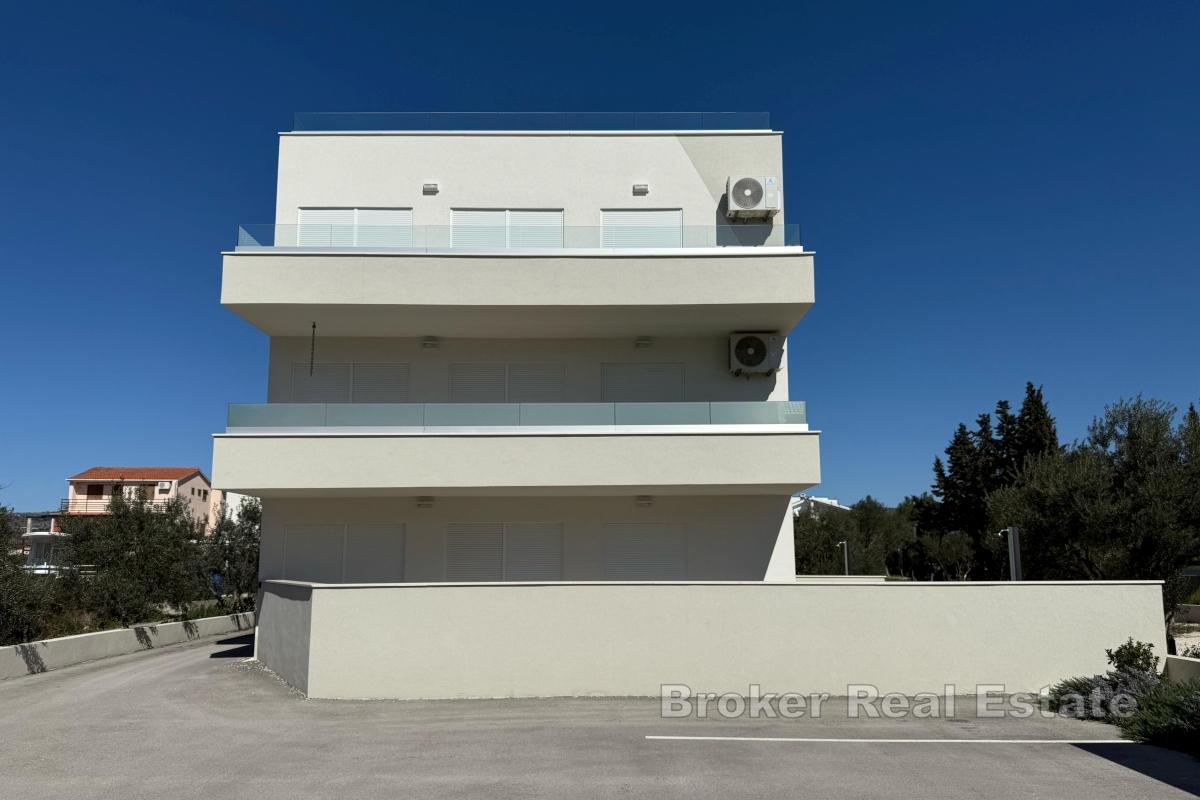 Nowo wybudowany apartament z parkingiem w pobliżu centrum miasta