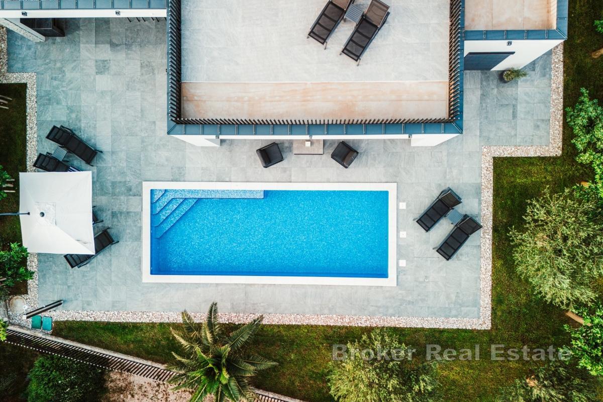 Modern villa med uppvärmd pool