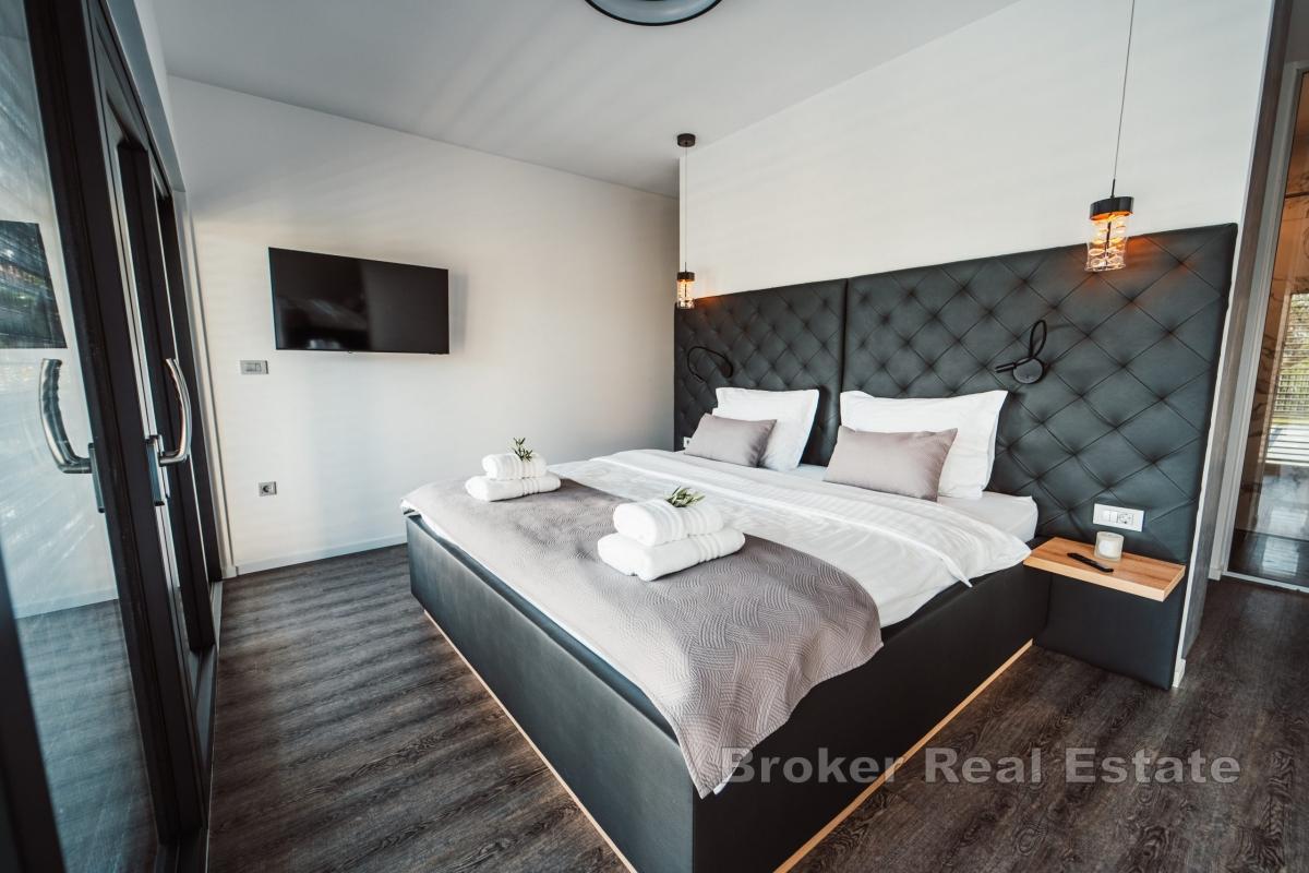 Moderne villa med oppvarmet basseng