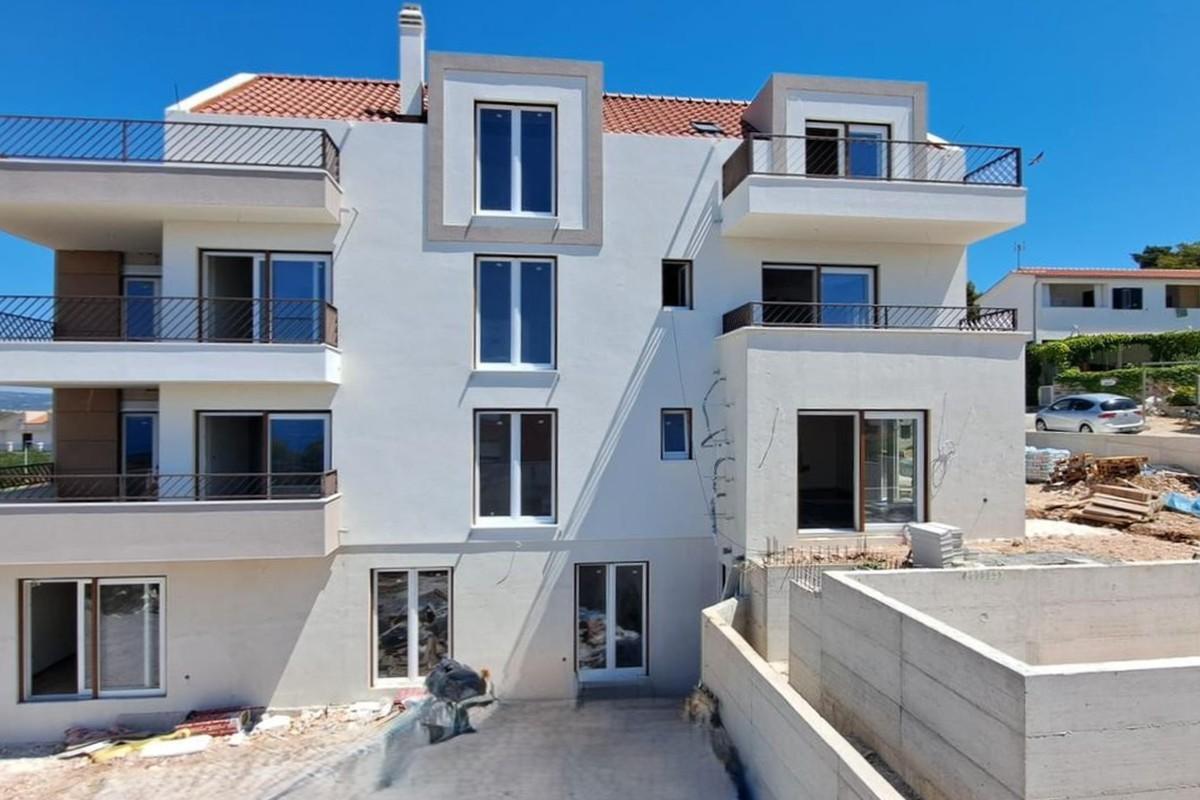 001-2044-62-Rogoznica-Apartment-with-pool-and-open-sea-view-for-sale