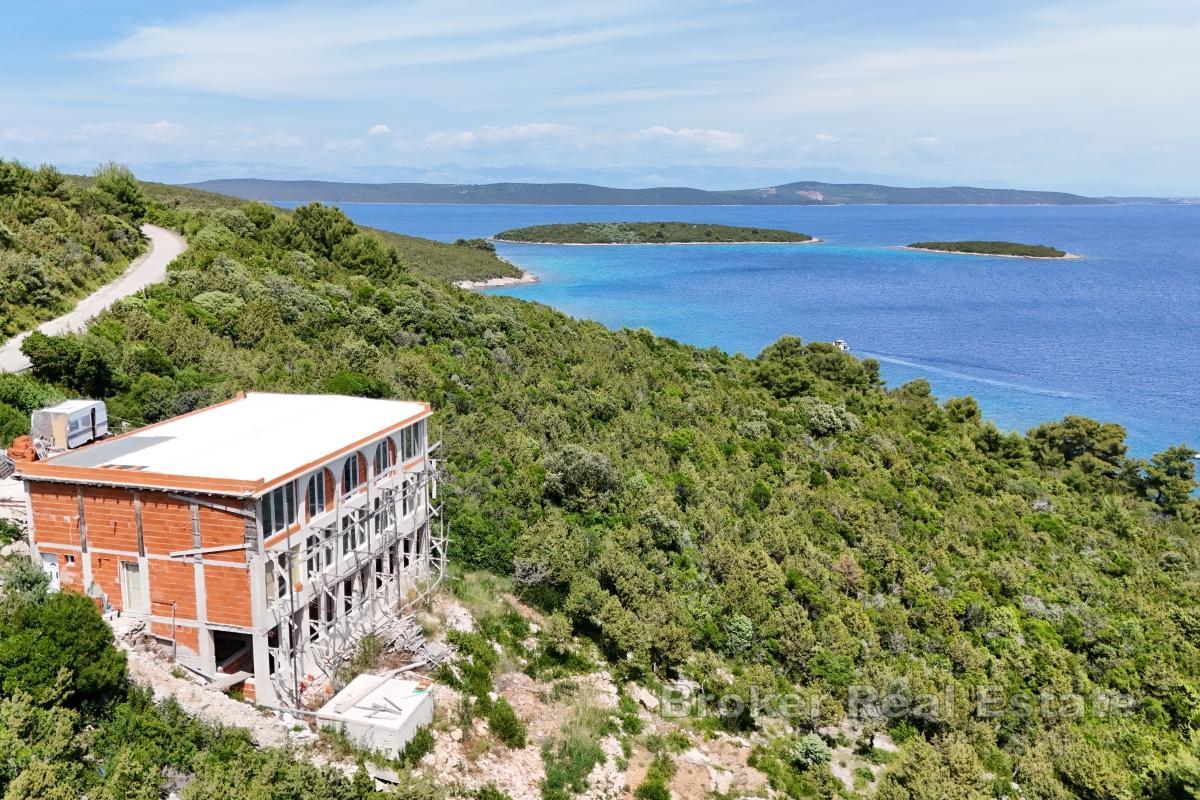 Proprietà unica, casa con vista mare
