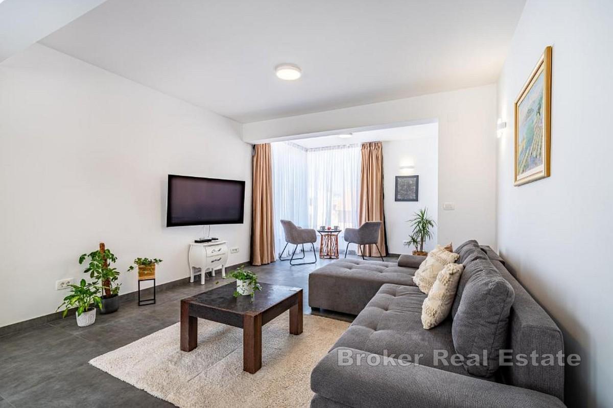 Casa moderna con piscina