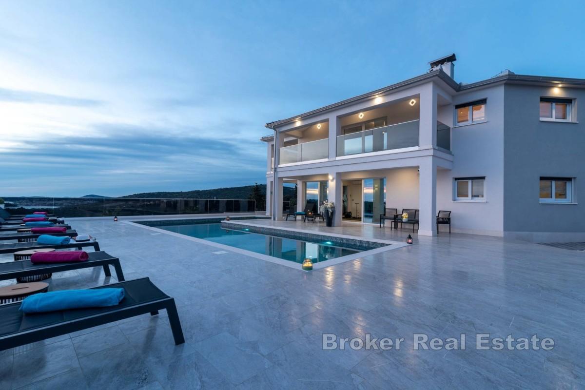 Nowoczesna willa z otwartym widokiem i dwoma apartamentami