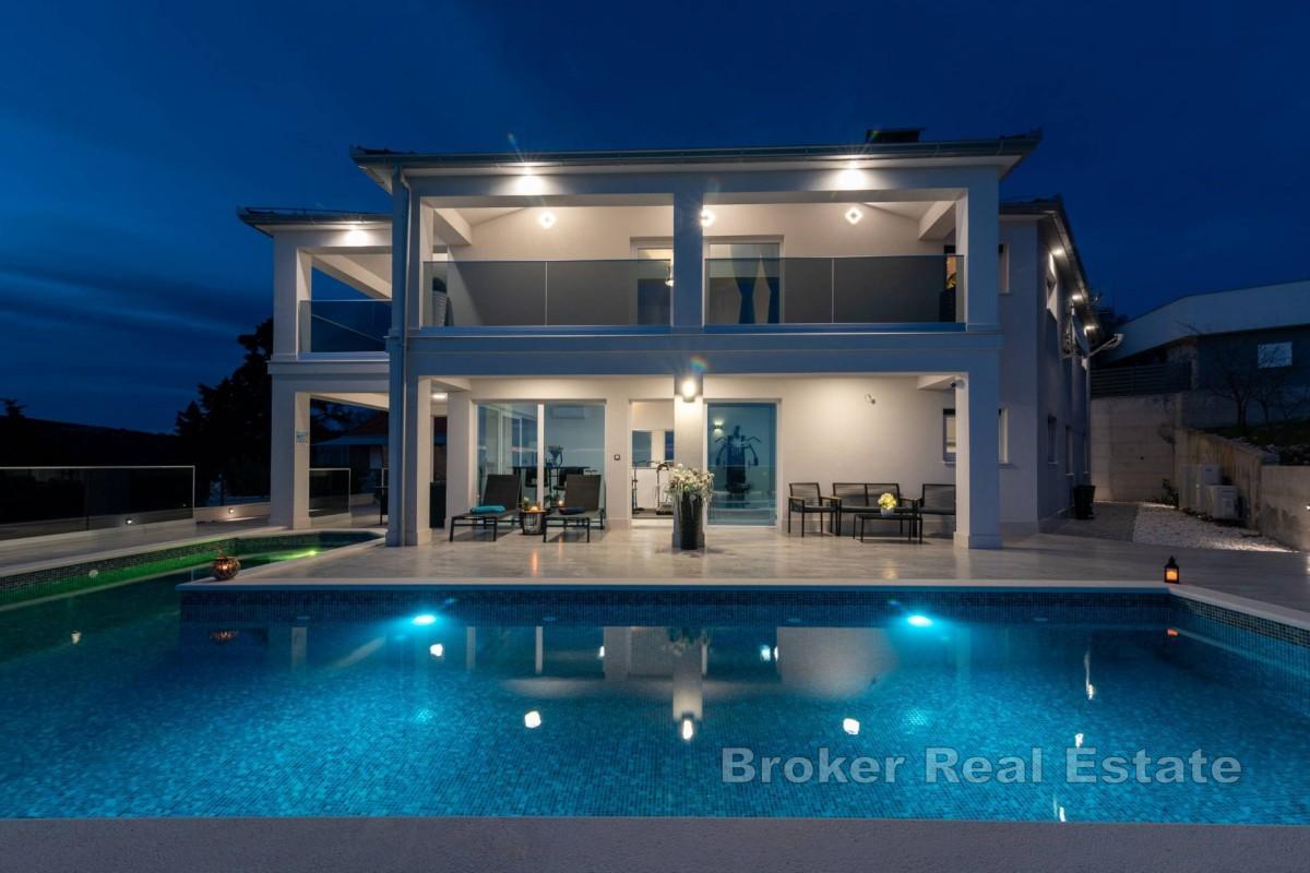 Nowoczesna willa z otwartym widokiem i dwoma apartamentami