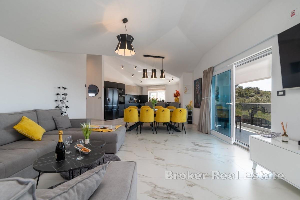 Nowoczesna willa z otwartym widokiem i dwoma apartamentami