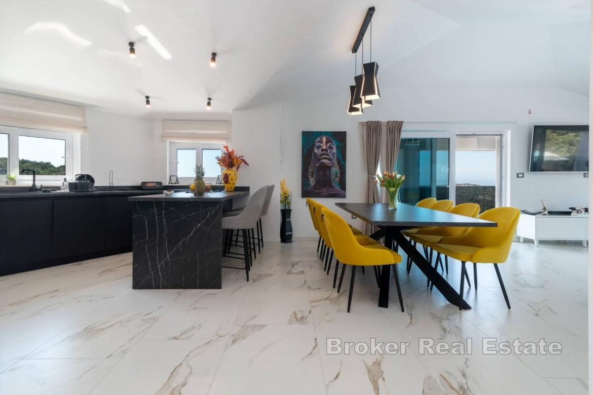 Nowoczesna willa z otwartym widokiem i dwoma apartamentami