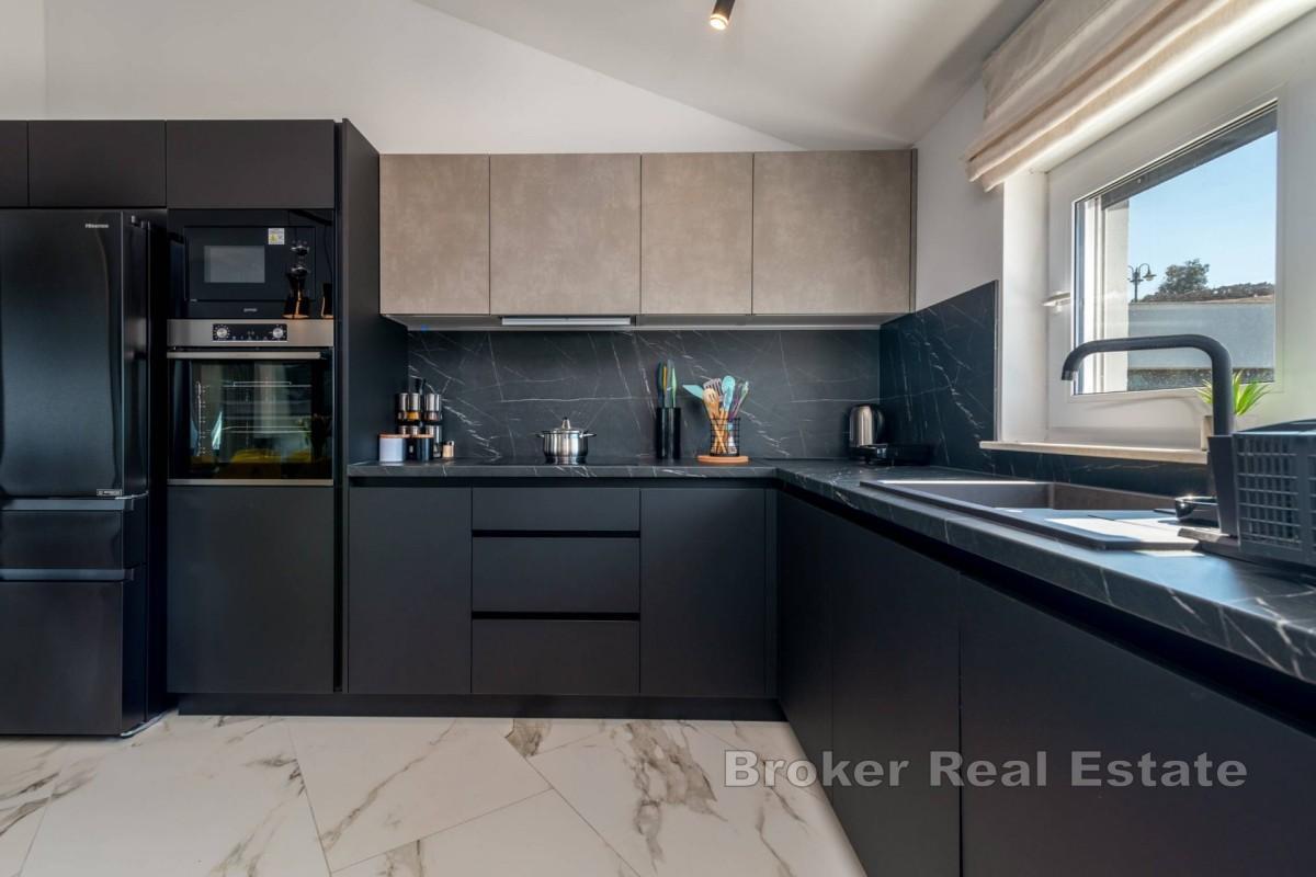 Nowoczesna willa z otwartym widokiem i dwoma apartamentami