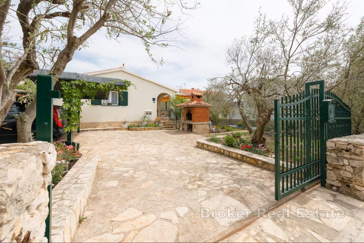 Casa vicino al mare con due unità abitative e possibilità di ampliamento
