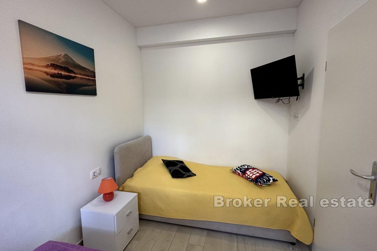 Nyoppusset leilighet med utmerket beliggenhet