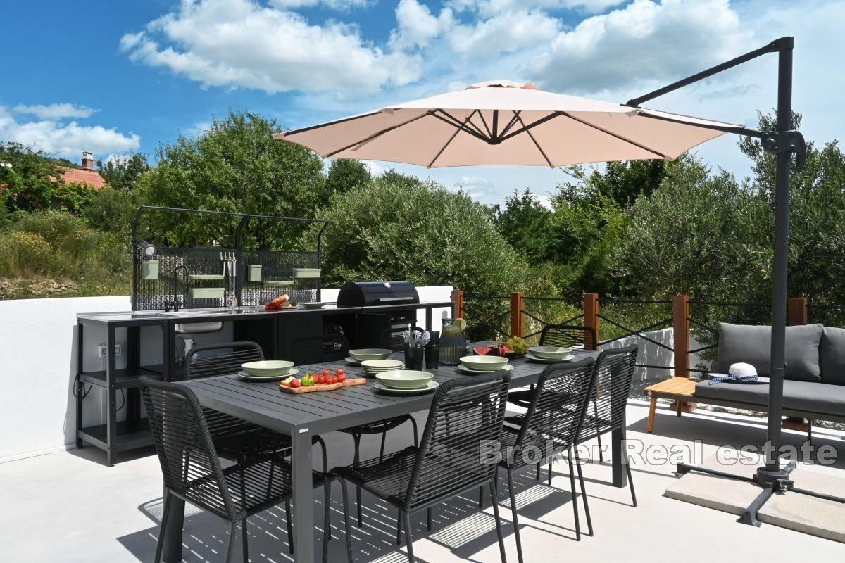 Neu gebaute Villa mit offenem Meerblick