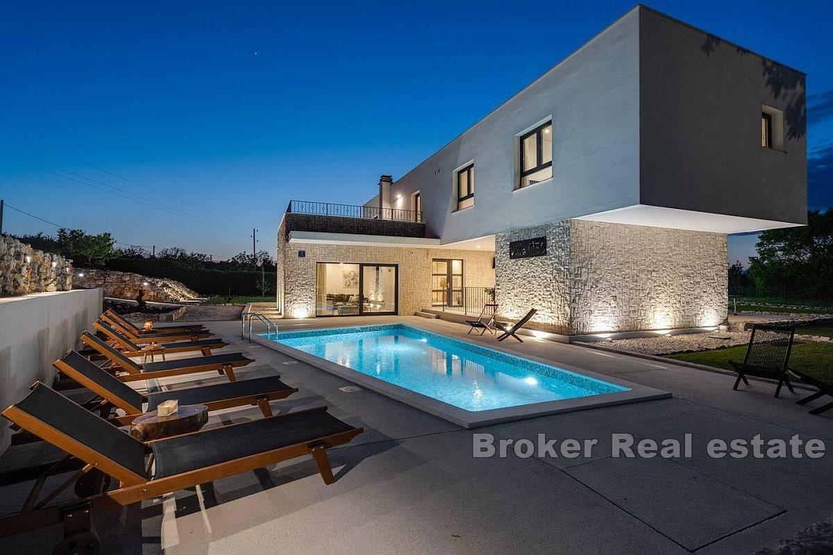 Luxury Villa with Pool and Spacious Garden