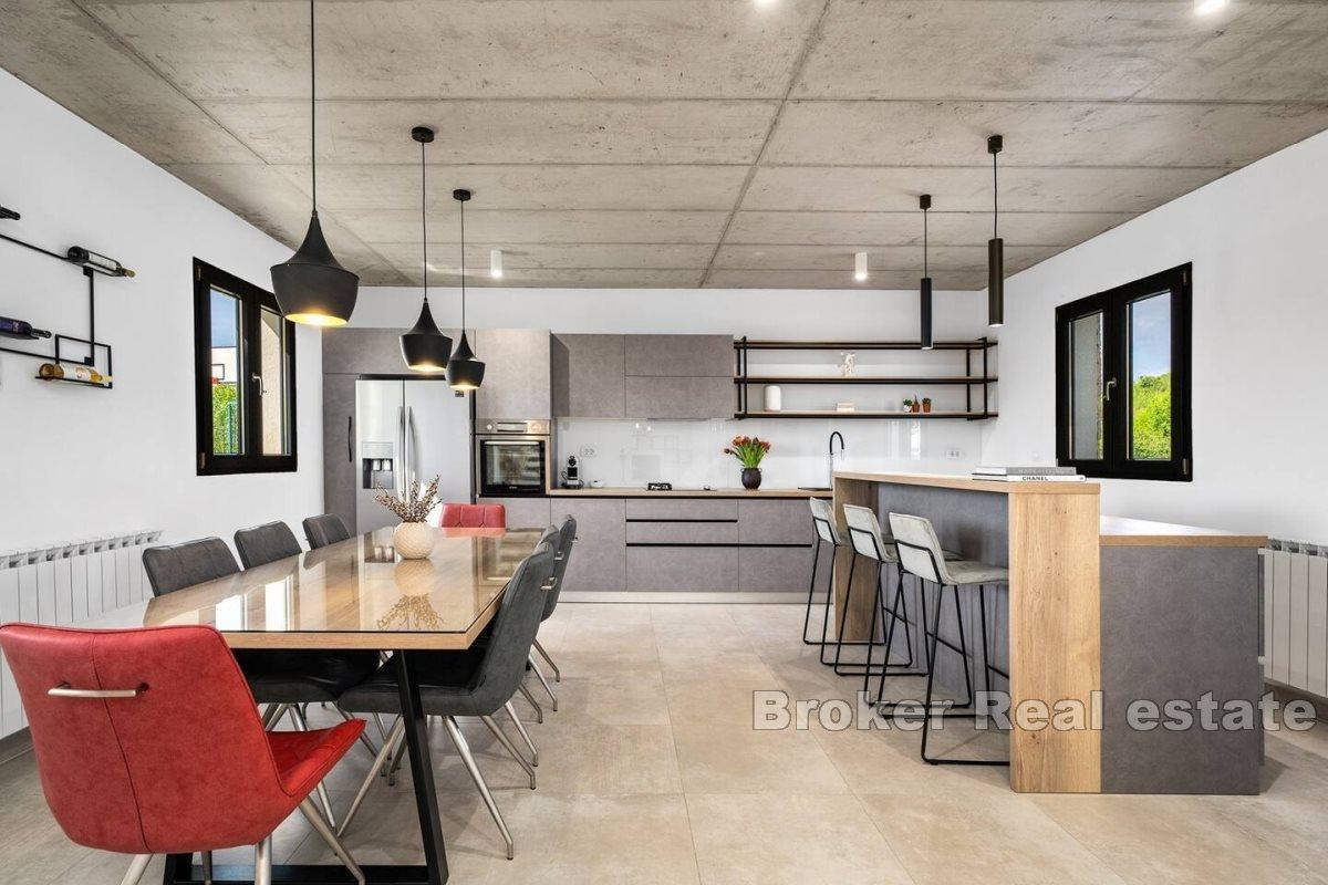 Luxury Villa with Pool and Spacious Garden