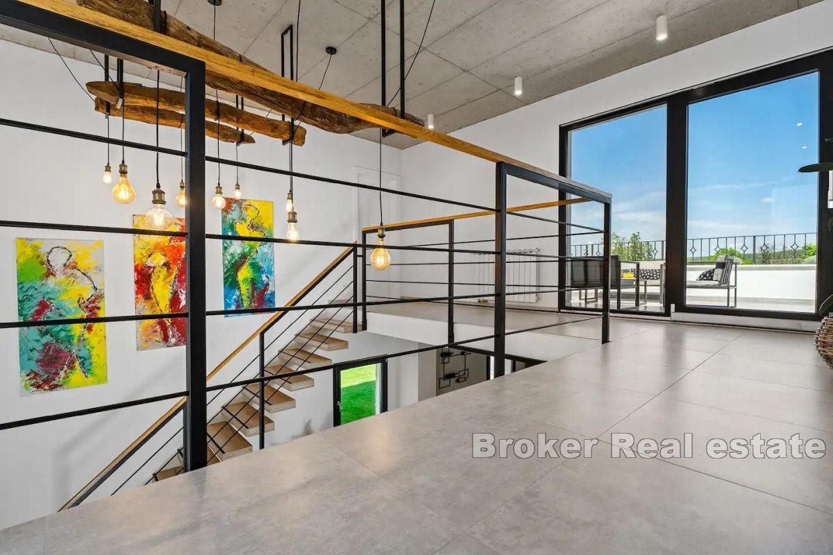 Luxury Villa with Pool and Spacious Garden