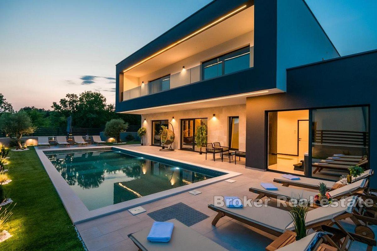 Villa nouvellement construite dans un cadre tranquille