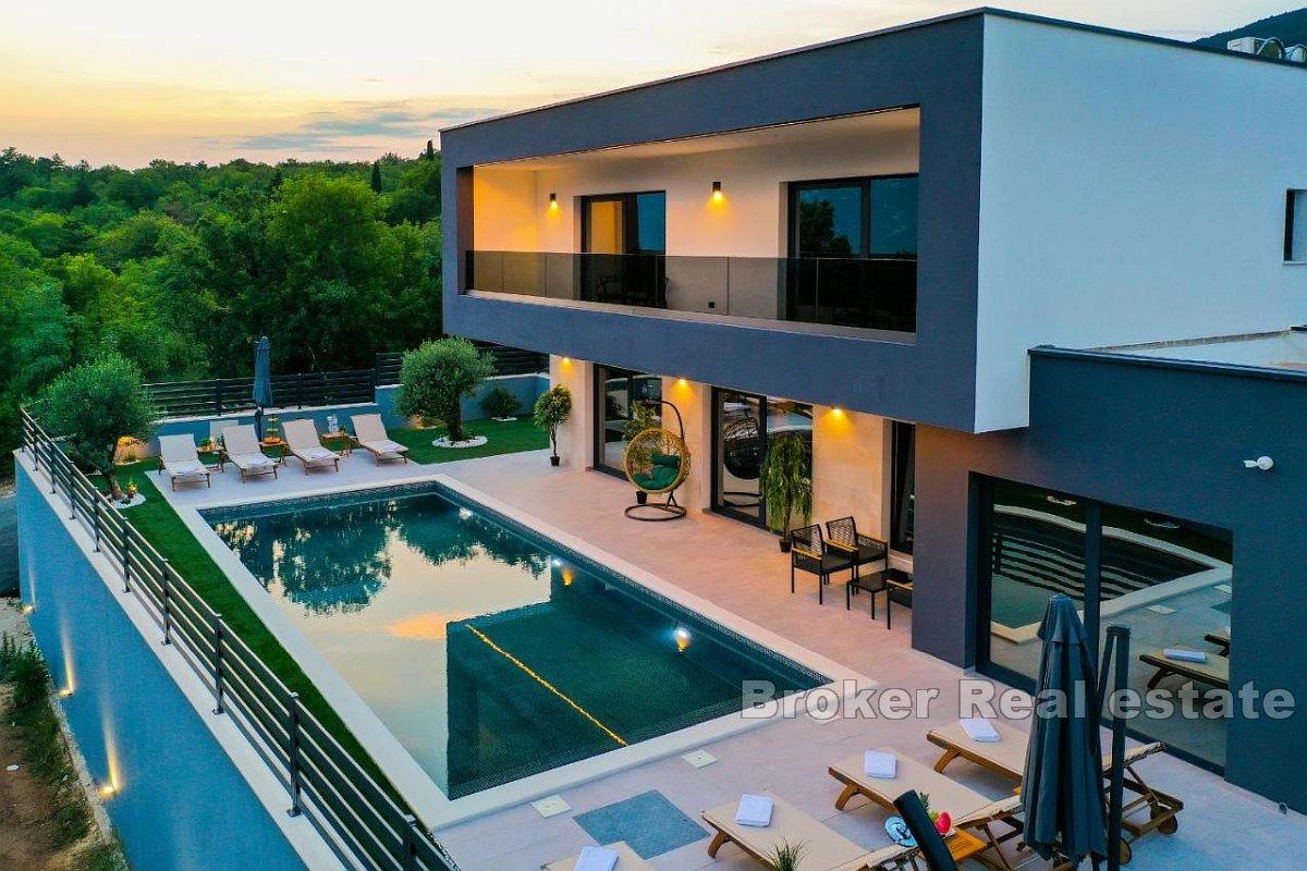 Villa nouvellement construite dans un cadre tranquille