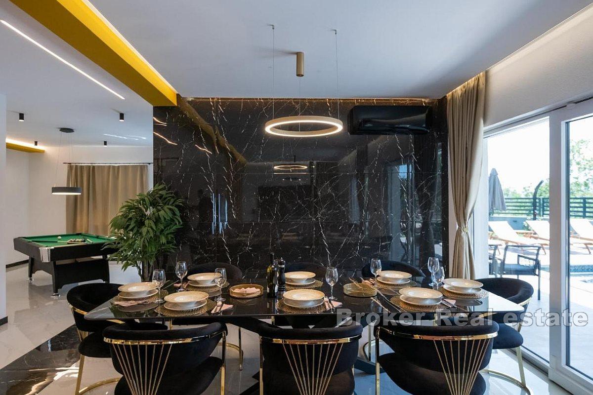 Villa nouvellement construite dans un cadre tranquille