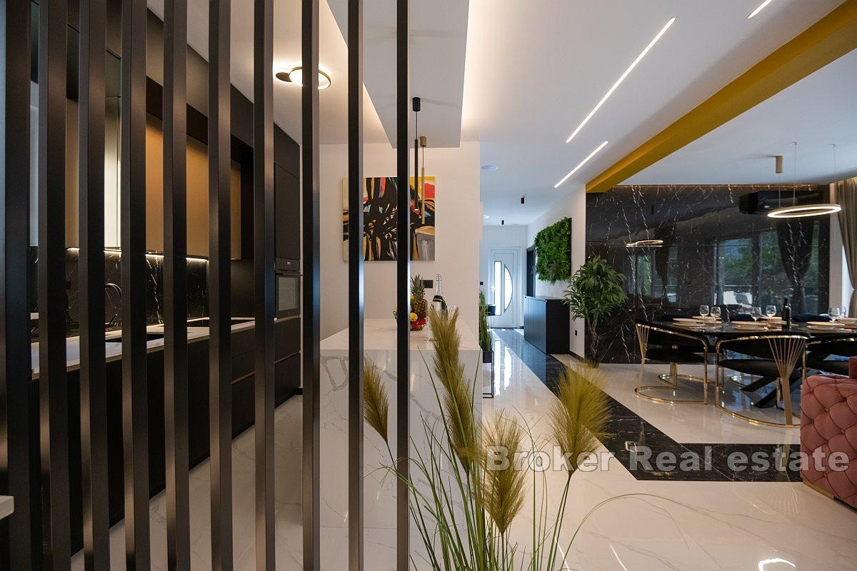 Villa nouvellement construite dans un cadre tranquille