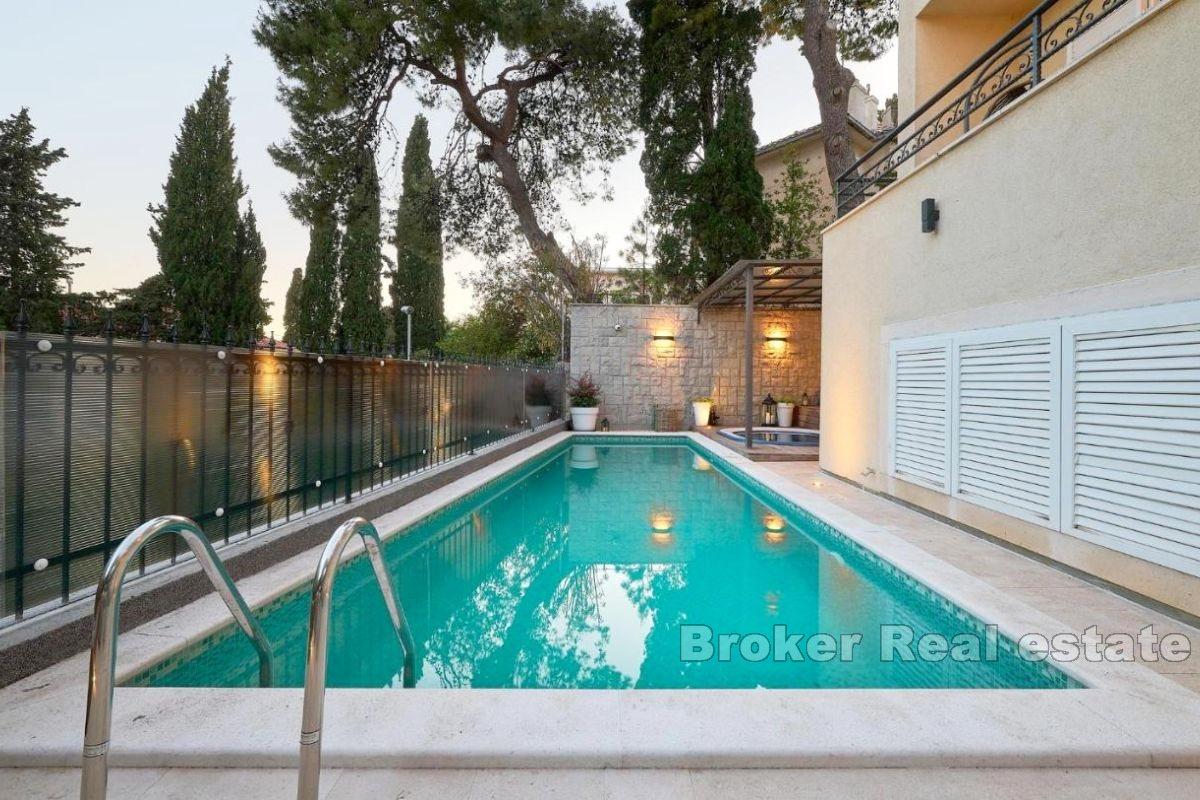 Luksusowa willa z basenem i udogodnieniami premium w pobliżu morza