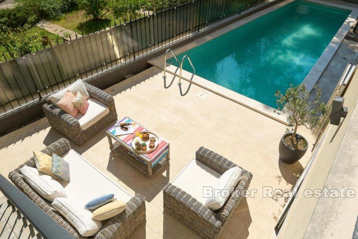 Luksusowa willa z basenem i udogodnieniami premium w pobliżu morza