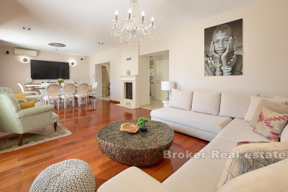 Luksusowa willa z basenem i udogodnieniami premium w pobliżu morza