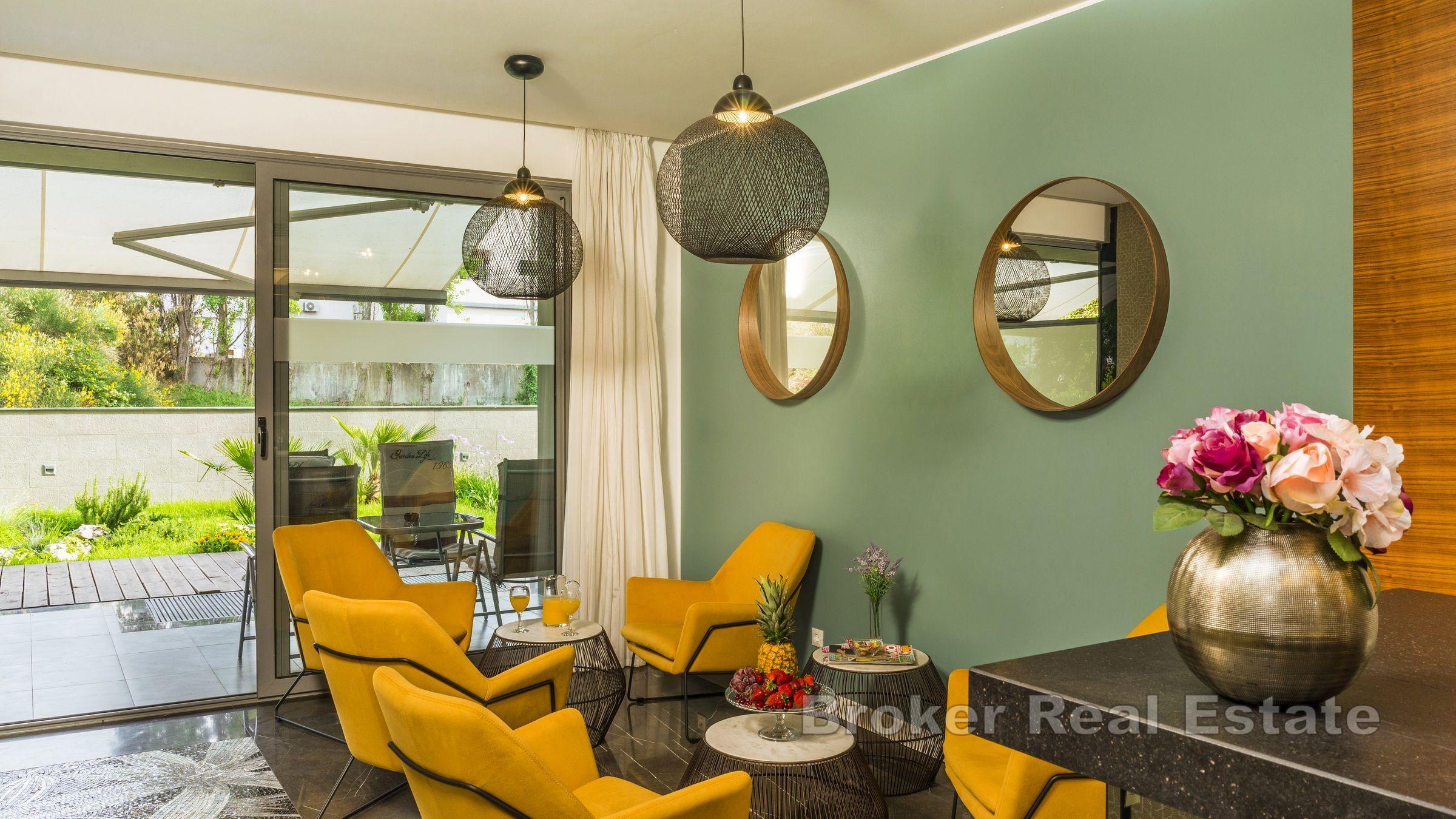 Hôtel luxueux avec piscine et solarium