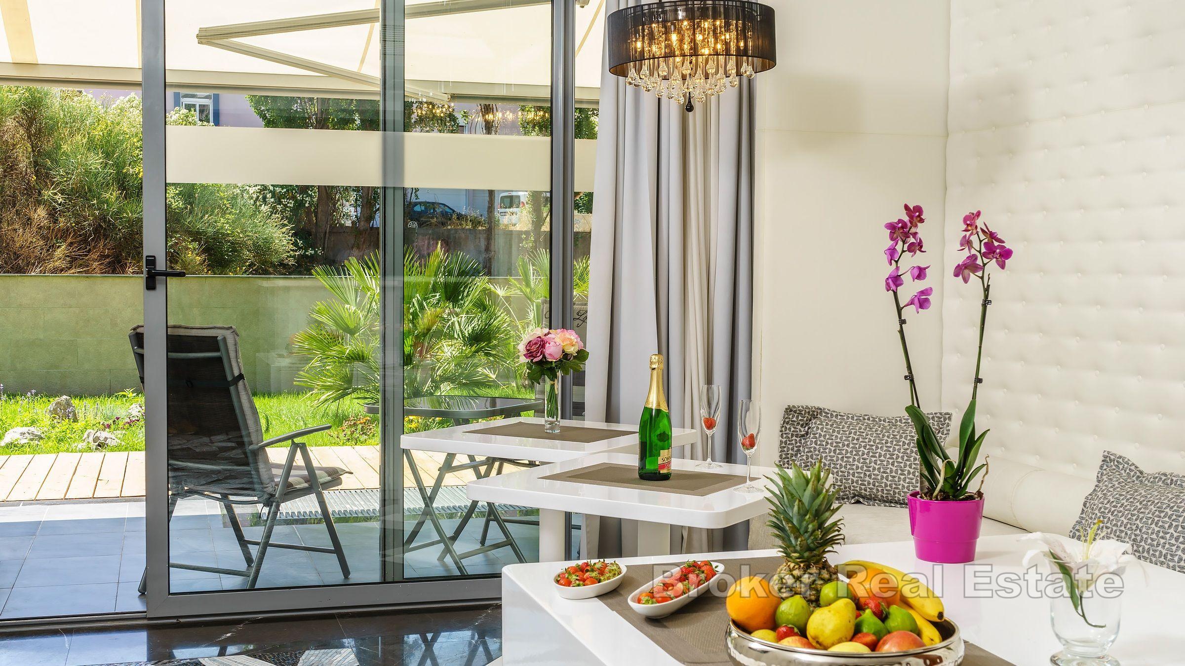 Hôtel luxueux avec piscine et solarium