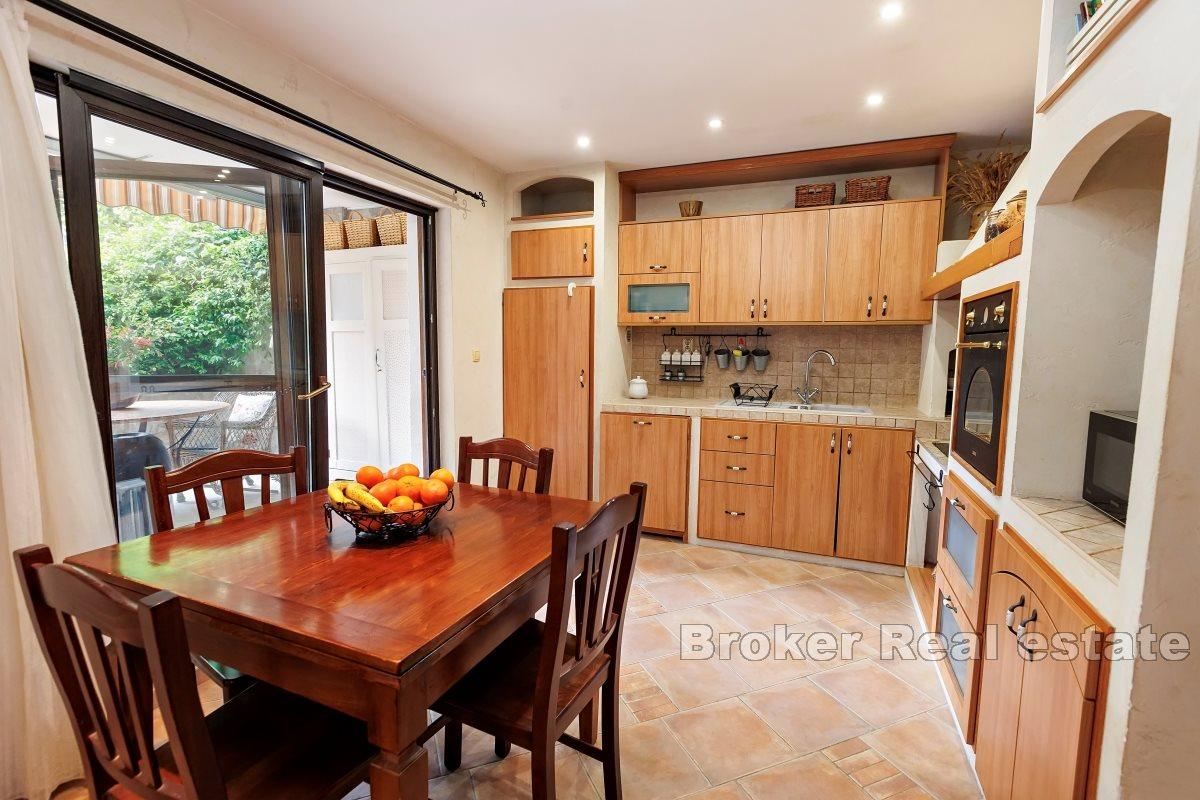 Appartamento di qualità con tre camere da letto e parcheggio