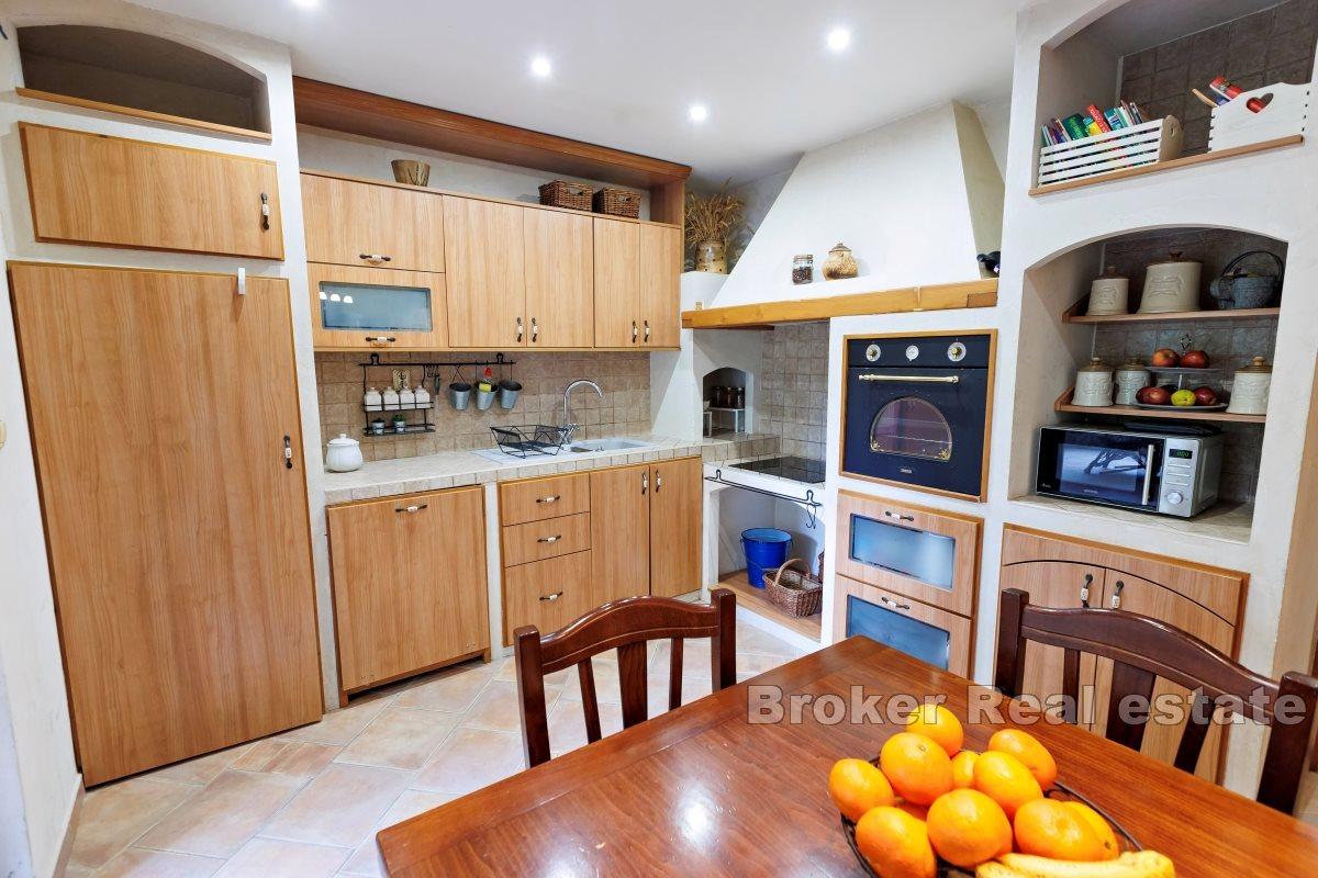 Appartamento di qualità con tre camere da letto e parcheggio