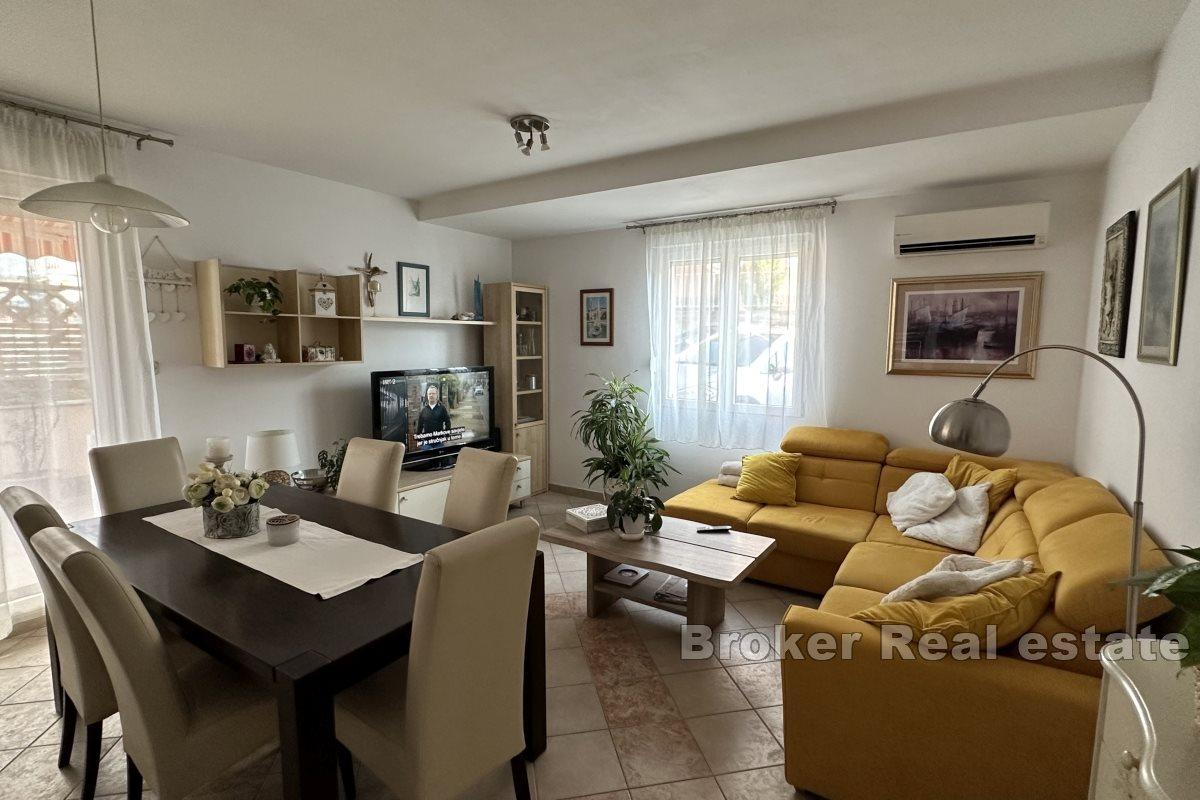 Komfortowy apartament z dwiema sypialniami i dużym tarasem