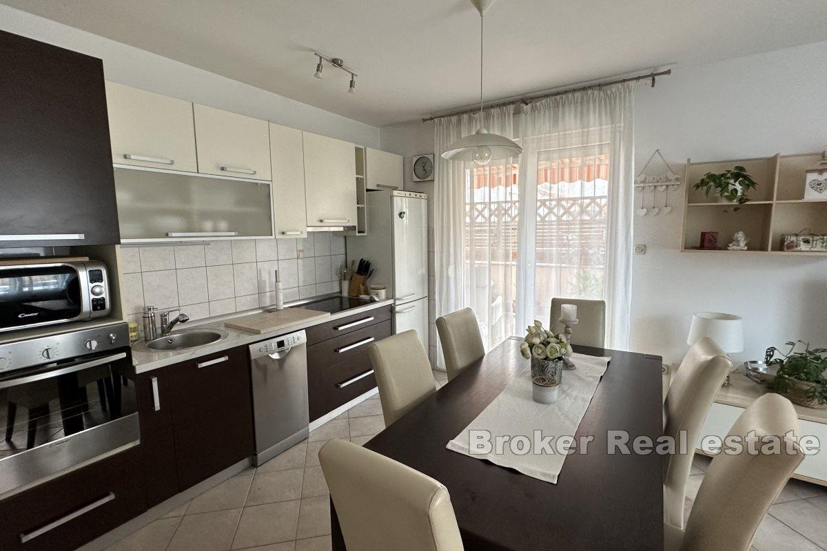 Komfortowy apartament z dwiema sypialniami i dużym tarasem