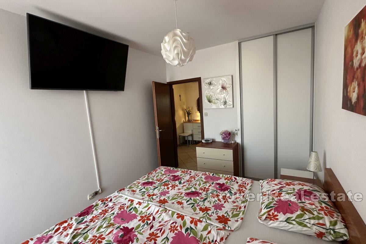 Komfortowy apartament z dwiema sypialniami i dużym tarasem