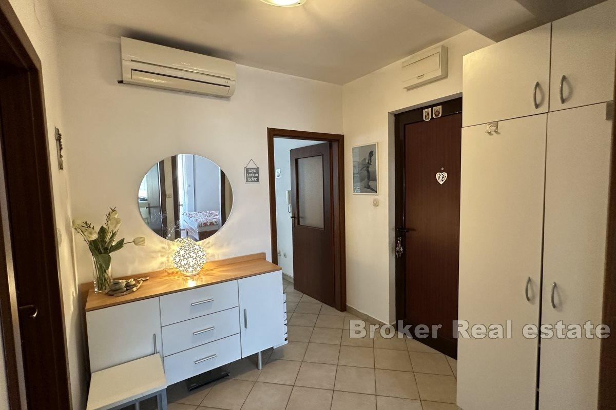 Komfortowy apartament z dwiema sypialniami i dużym tarasem