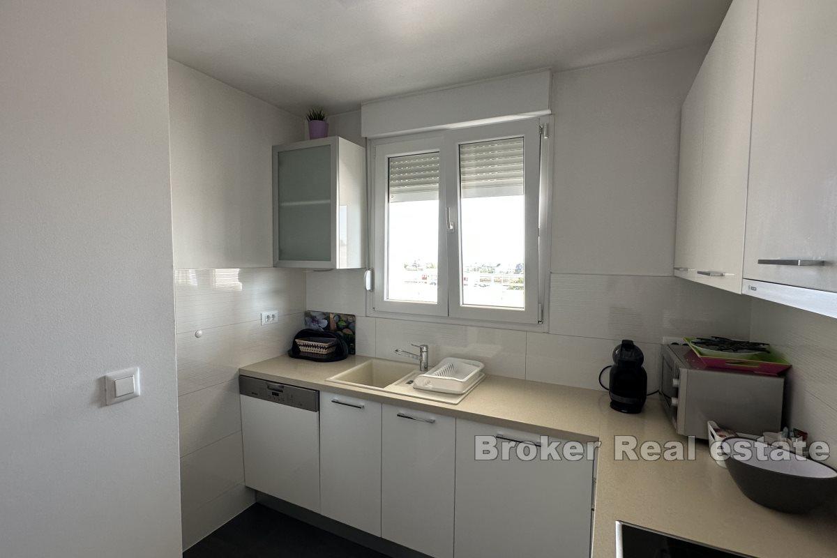 Przestronny penthouse z tarasem i widokiem na miasto