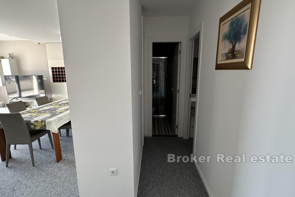 Przestronny penthouse z tarasem i widokiem na miasto