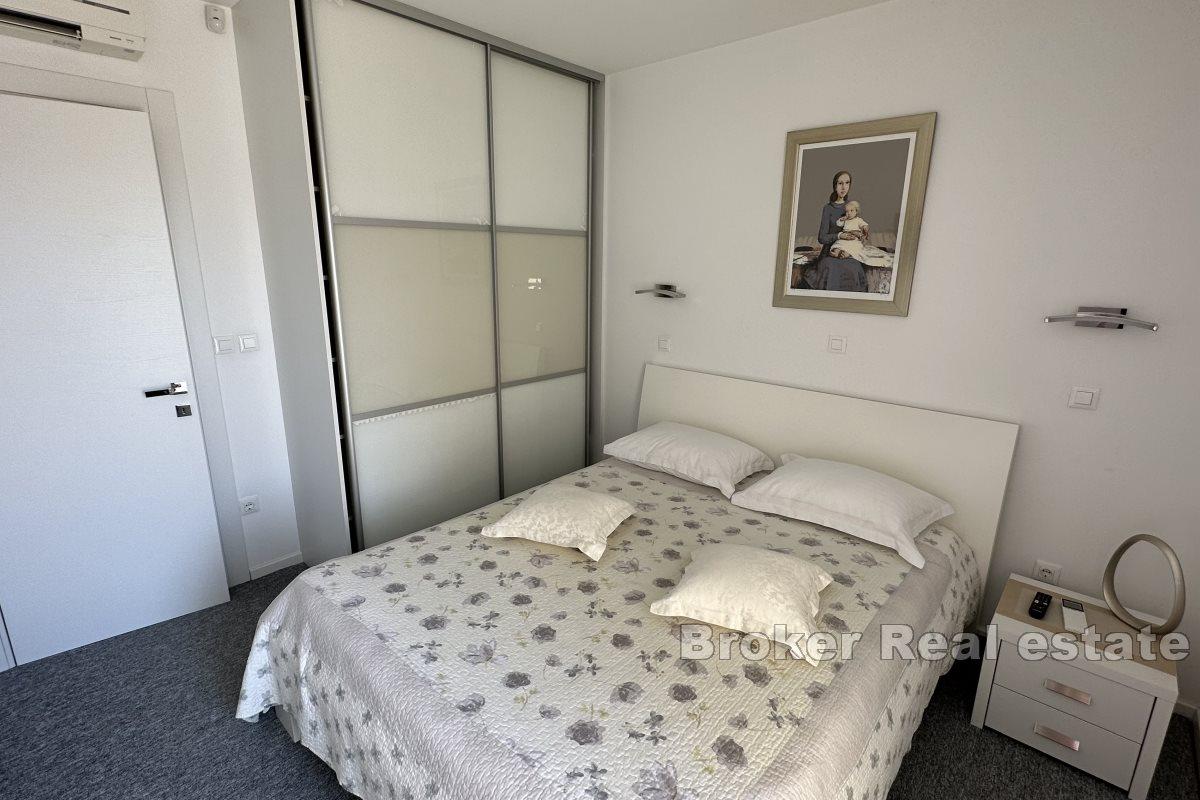 Przestronny penthouse z tarasem i widokiem na miasto