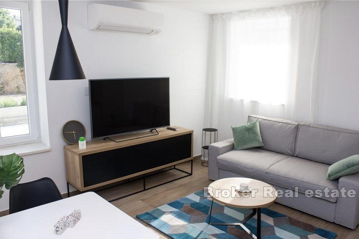 001-2045-30-split-center-one-bedroom-apartment-for-rent
