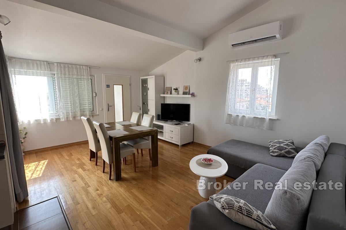Two-bedroom apartment with a balcony in a peaceful area of the city