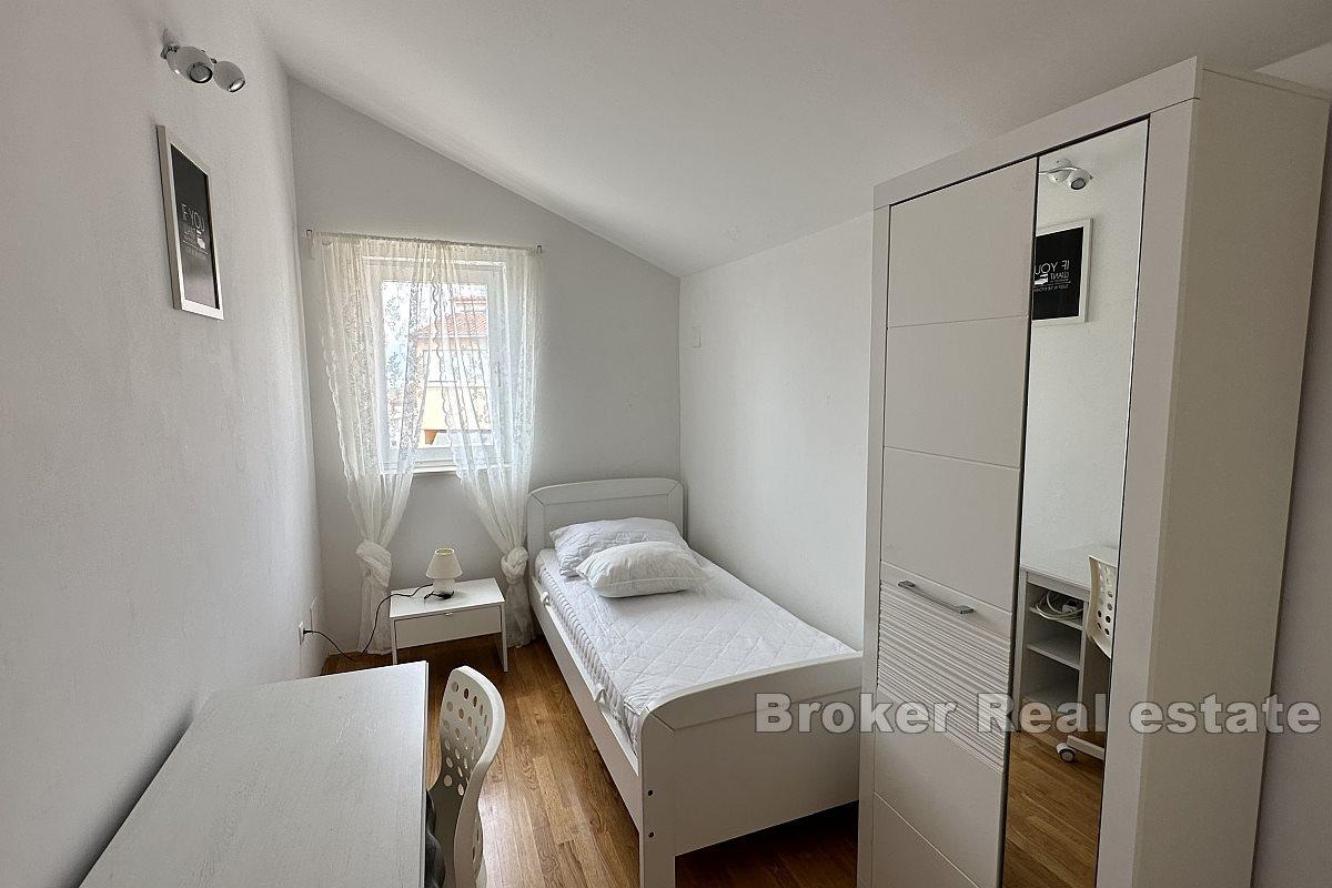 Two-bedroom apartment with a balcony in a peaceful area of the city