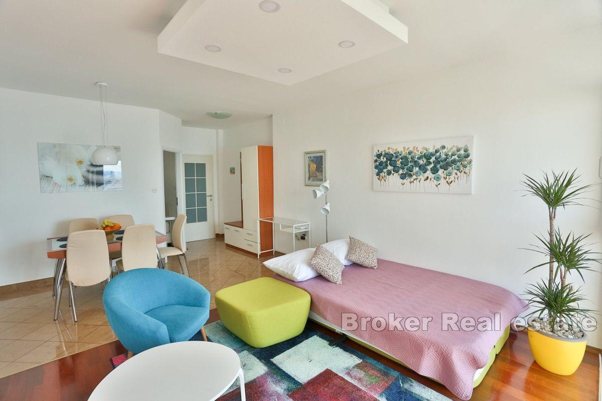 Flott to-roms leilighet med balkong med attraktiv beliggenhet