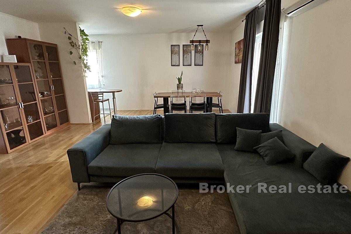 Umeblowane mieszkanie z dwiema sypialniami do wynajęcia długoterminowego